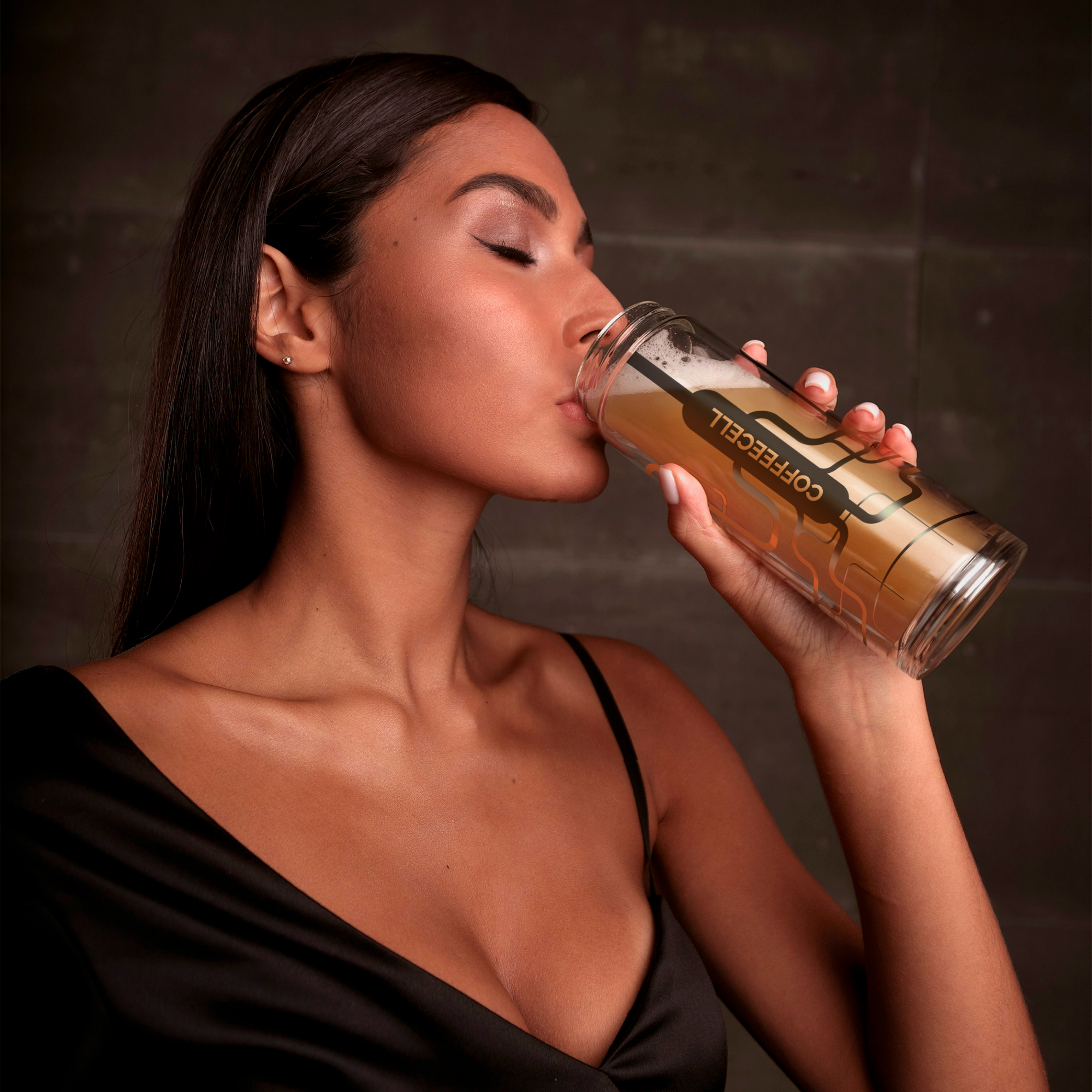 Girl with COFFEECELL shaker
